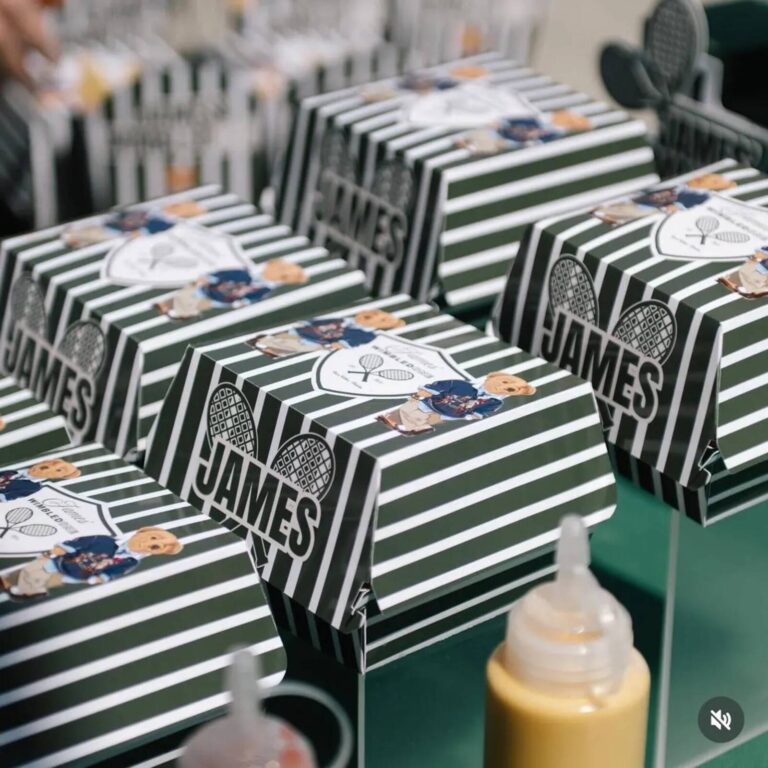 “James’” tennis-themed striped burger boxes with racquet logo and teddy bear stickers